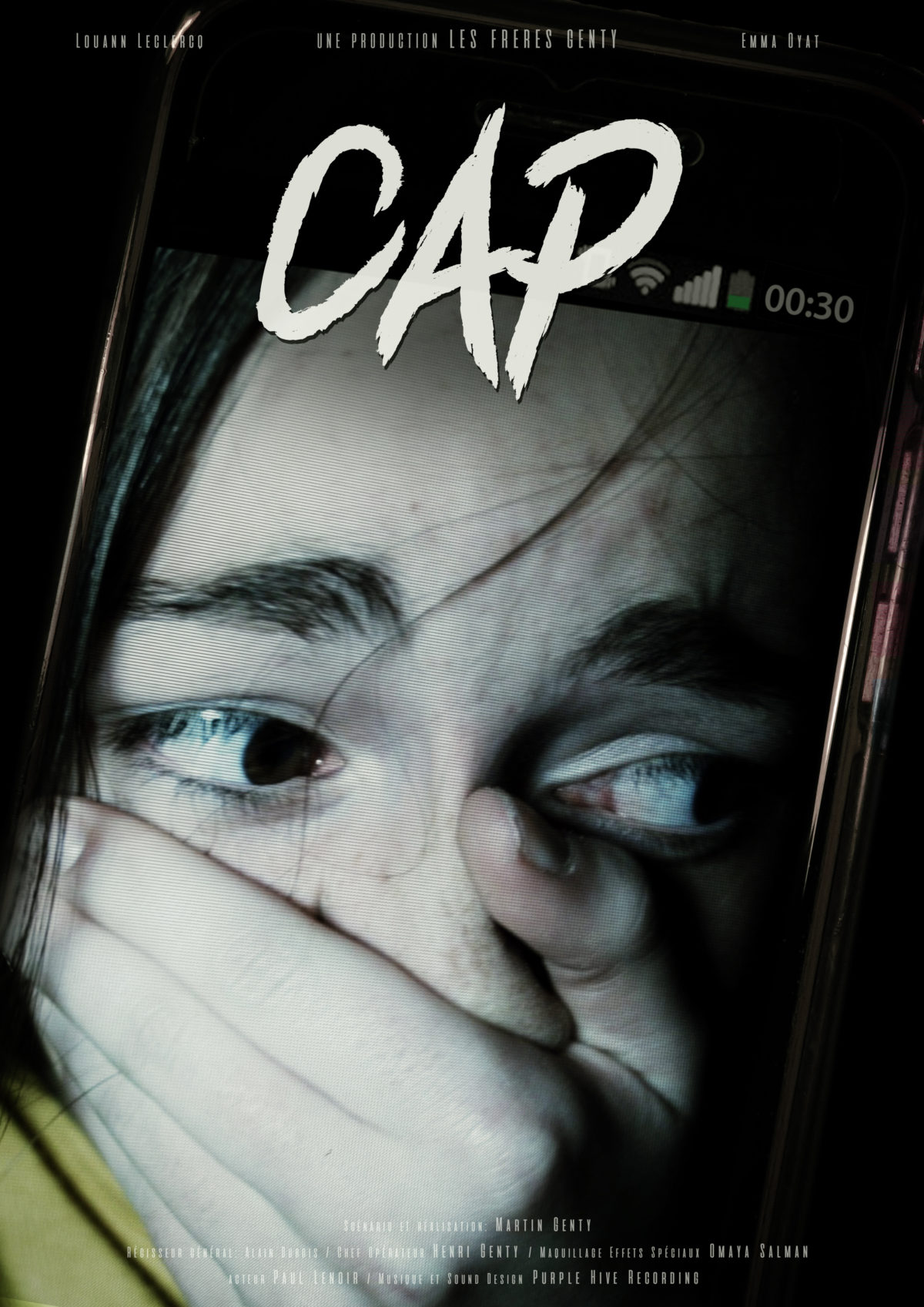 Affiche du film de science-fiction CAP. Photo d'un fond d'écran de téléphone où on y voit une fille apeurée qui se tient la bouche et le nez pour ne pas crier.